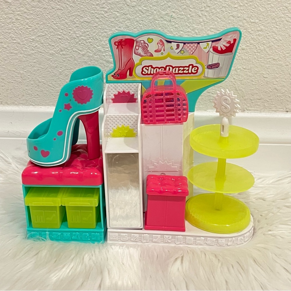 Shopkins Shoe Dazzle with Yellow Boxes and Pink Shopping Bag Toy Playset
